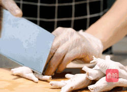 花 生 胡 萝 卜 鸡 脚 花 胶 汤 的做法图解2