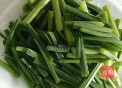 韭菜苔熏干儿炒肉丝的做法图解2