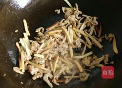 韭菜苔熏干儿炒肉丝的做法图解7