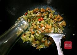 酸菜炒肥肠的做法图解7