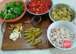 酸辣肥肠的做法图解1