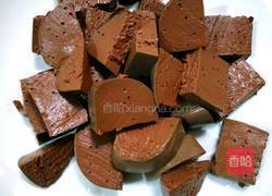 圆椒炒鸭血的做法图解1