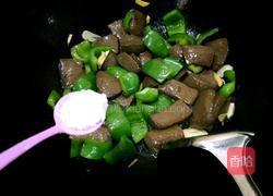 圆椒炒鸭血的做法图解6