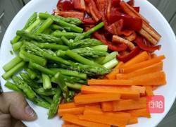 芦笋培根的做法图解1