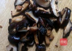 香菇青椒小炒肉的做法图解5