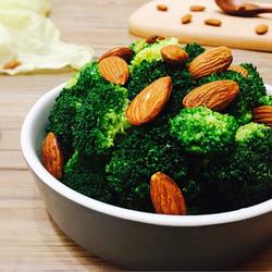 杏仁西兰花的做法[图]