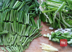 青椒炒韭菜的做法图解2