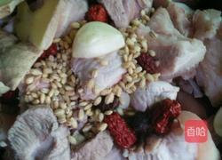 莲藕猪脚汤的做法图解3