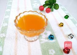 胡萝卜蜜桃汁的做法图解1