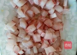 鲨鱼肉丁酸菜炒饭的做法图解2