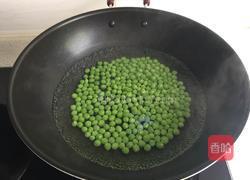 豌豆炒肉丁的做法图解3