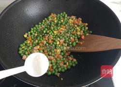 豌豆炒肉丁的做法图解6