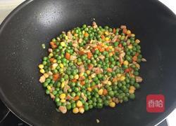 豌豆炒肉丁的做法图解7