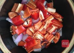 土豆鸡煲的做法图解1