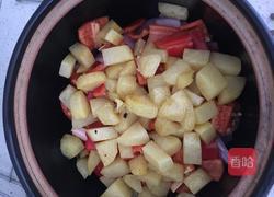 土豆鸡煲的做法图解2