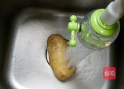 煎土豆(椒盐风味)的做法图解1