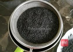 黑芝麻核桃酱的做法图解1