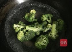 西兰花玉米蛋的做法图解4