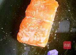 香煎法香三文鱼的做法图解2