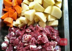 牛肉炖土豆的做法图解2