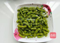 凉拌香辣毛豆的做法图解2