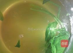 美味的菠菜皮芹菜饺子的做法图解4