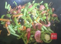 姜豆角炒火腿肠的做法图解6