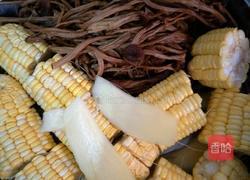 茶树菇鸡爪猪骨玉米汤的做法图解1