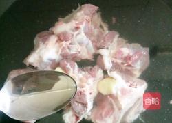 莲藕大骨汤的做法图解3