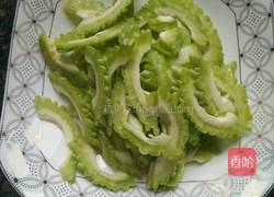 苦瓜炒鸡蛋的做法图解3