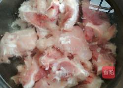 胡萝卜山药排骨汤的做法图解2