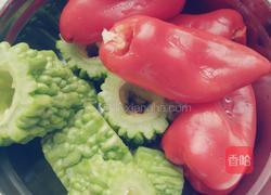 苦瓜辣椒酿的做法图解1