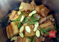 电压锅炖五花肉的做法图解7