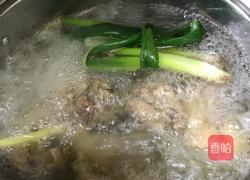 当归黄芪炖鸡的做法图解3