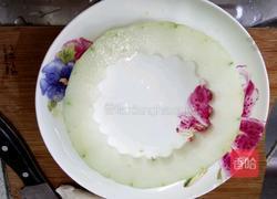 瓜果牛肉粒的做法图解2