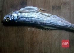 焦香秋刀鱼的做法图解1