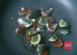 皮蛋黄瓜汤的做法图解3