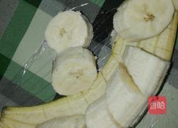 香蕉奶昔的做法图解3