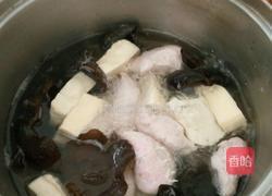 豆腐木耳肉丸汤的做法图解3