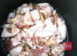 花生焖猪脚的做法图解2