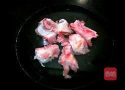 红枣黑豆大骨汤的做法图解2