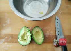 牛油果榛仁蛋糕的做法图解3