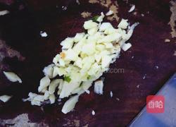 蒜炒佛手瓜苗的做法图解2