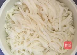 三鲜河粉的做法图解2