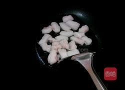 猪油渣炒卷心菜的做法图解4