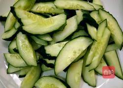 紫苏黄瓜炒肉的做法图解1