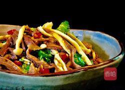 海鲜菇拌鸡腿的做法图解1