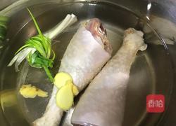 海鲜菇拌鸡腿的做法图解3