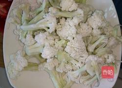 花菜炒肉的做法图解1