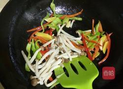 青红椒炒蟹味菇的做法图解10